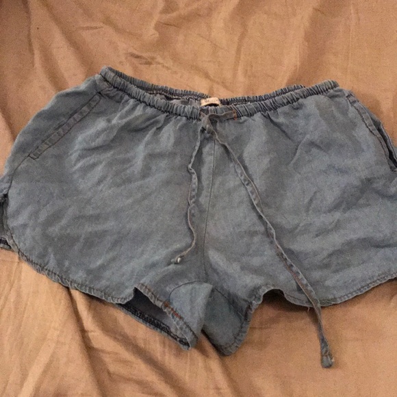 Brandy Melville Chambray Eve Shorts - Picture 1 of 3